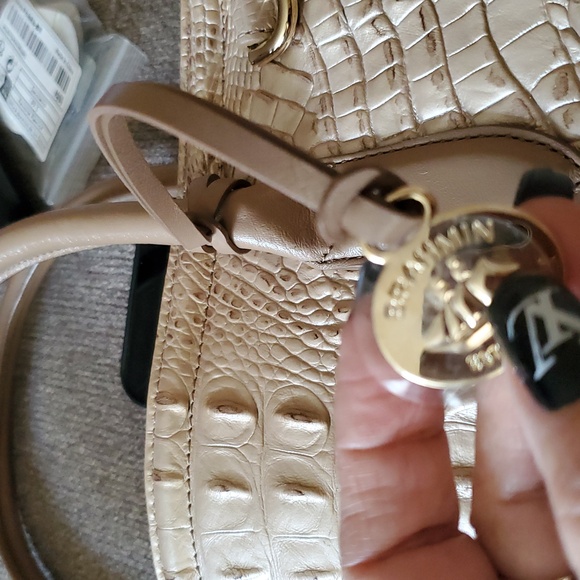 BRAHMIN Cream Crocodile-Embossed Tote Bag - Picture 7 of 7